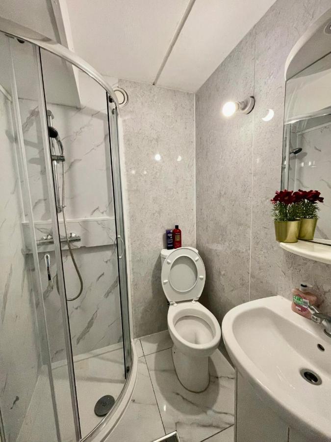 3Br Central London Close Station Luaran gambar